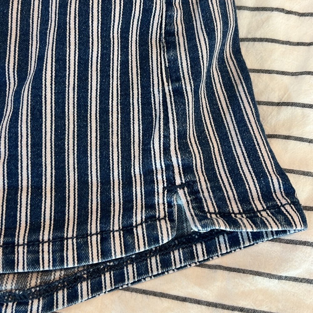AE shorts - Picture 3 of 3
